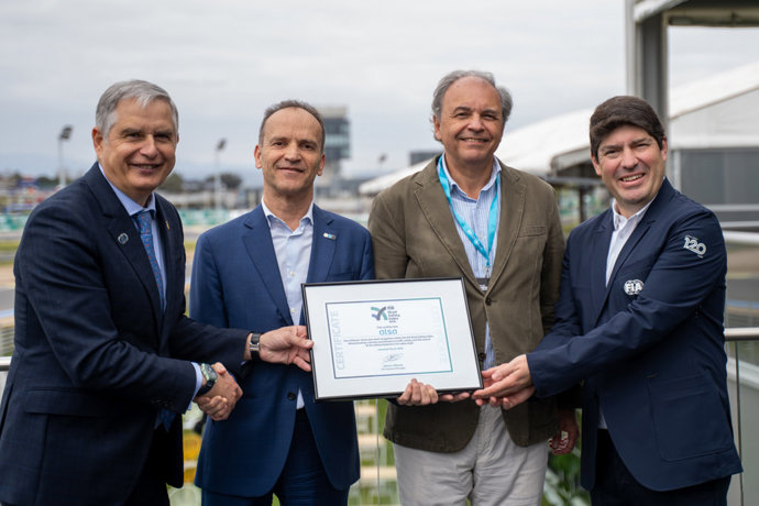 La empresa de movilidad Alsa ha recibido el Certificado Road Safety Index (RSI) de la Federación Internacional del Automóvil (FIA), convirtiéndose en la primera compañía de transporte de viajeros en autobús a nivel mundial en obtener este reconocimiento.