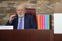 Tezanos alerta de los riesgos de la polarización extrema y de la ausencia de mayorías sólidas en la España actual