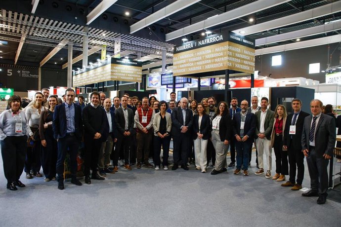 El consejero de Desarrollo Rural y Medio Ambiente del Gobierno de Navarra, José Mari Aierdi, junto con la delegación navarra en la feria Alimentaria que se celebra en Barcelona.