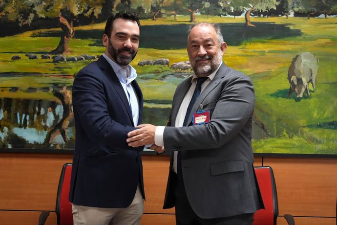 Acto de acuerdo entre el Grupo Mantis de la UCLM e Incarlopsa.