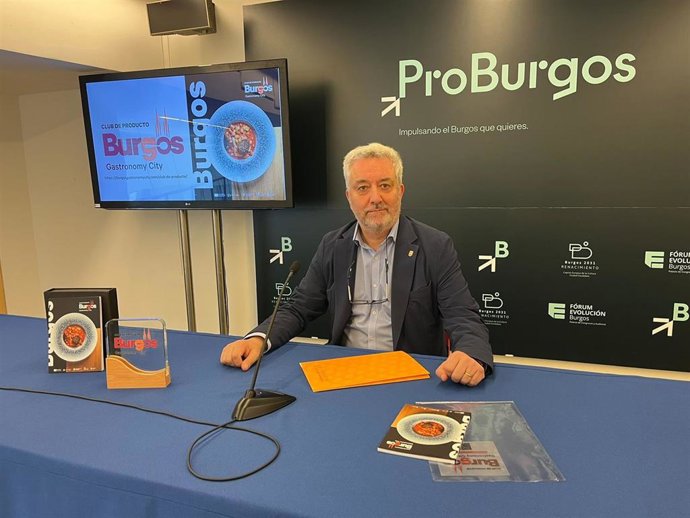 El concejal de Turismo, Carlos Niño, en una rueda de prensa sobre el Club de Producto Gastronomy City.