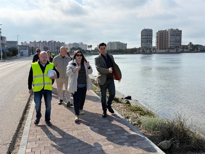 Nuevo tramo de acera entre el Parque del Deporte y Veneziola en La Manga del Mar Menor