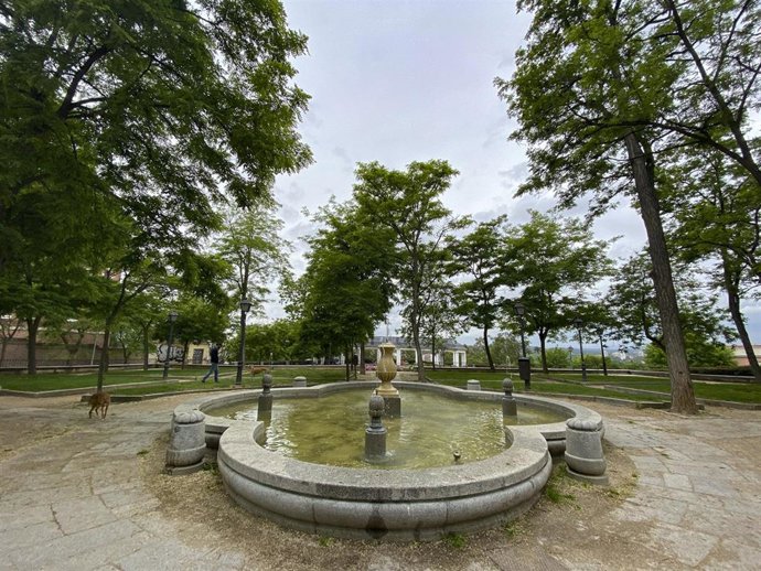Archivo - Imagen del Parque de las Vistillas en la capital, completamente vacío poco antes de San Isidro, en unas fiestas muy diferentes debido a la suspensión por parte del  Ayuntamiento de Madrid de todos los festejos populares hasta octubre a consecuen