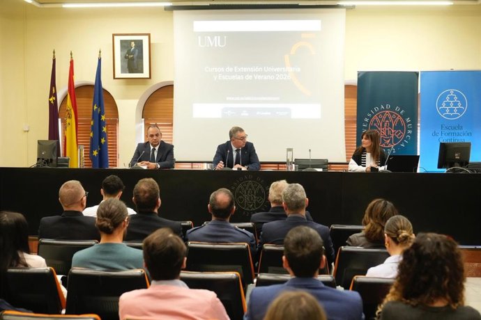 La presentación de los cursos de extensión universitaria ha tenido lugar en la Convalecencia