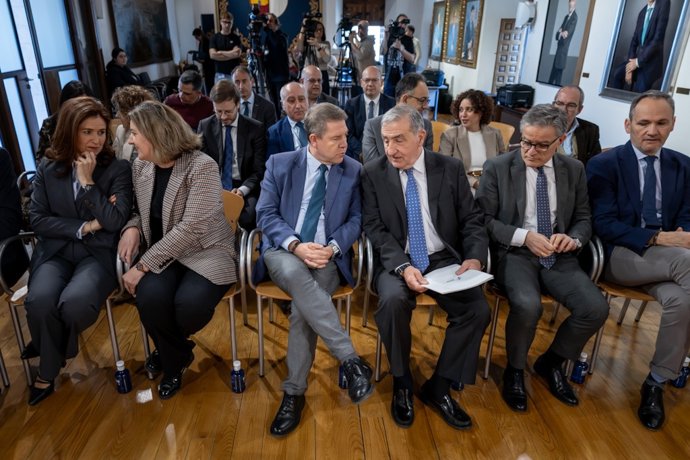 El Jefe Del Gobierno Autonómico, Emiliano García-Page, Preside El Acto De Firma Del Convenio De Colaboración Entre La Junta De Comunidades Y La Fiscalía Superior De Castilla-La Mancha En Materia De Seguridad Y Salud Laboral.