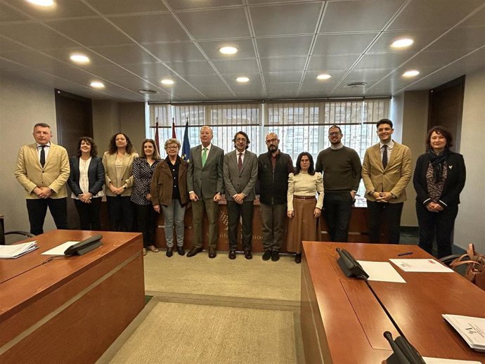 El presidente de AFAMU con la Comisión Especial de Estudio sobre Infancia y Adolescencia de la Asamblea Regional