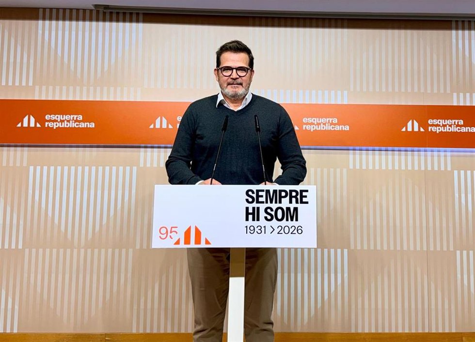 El vicesecretario de Comunicación y portavoz de ERC, Isaac Albert, en rueda de prensa.