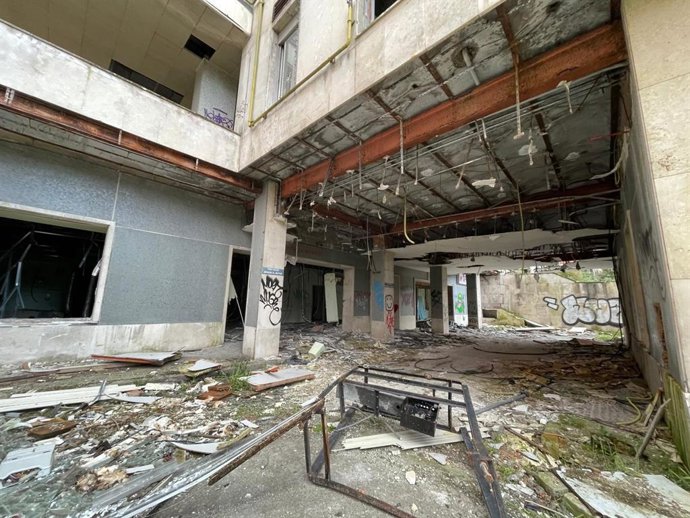 Estado de uno de los edificios del entorno del viejo HUCA.