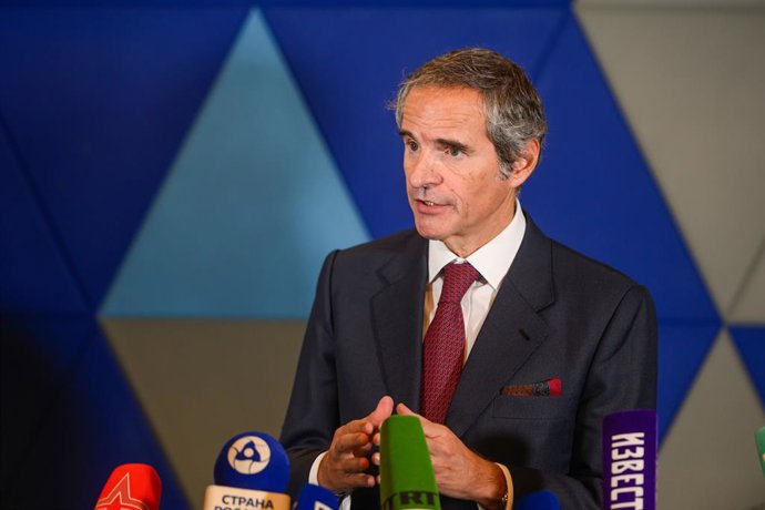 Archivo - Arquivo - 15 de novembro de 2025, Rússia, Kaliningrado: O diretor-geral da Agência Internacional de Energia Atômica (AIEA), Rafael Grossi, conversa com jornalistas após uma rodada de consultas interagências entre a Rússia e a AIEA. Foto: Alexand