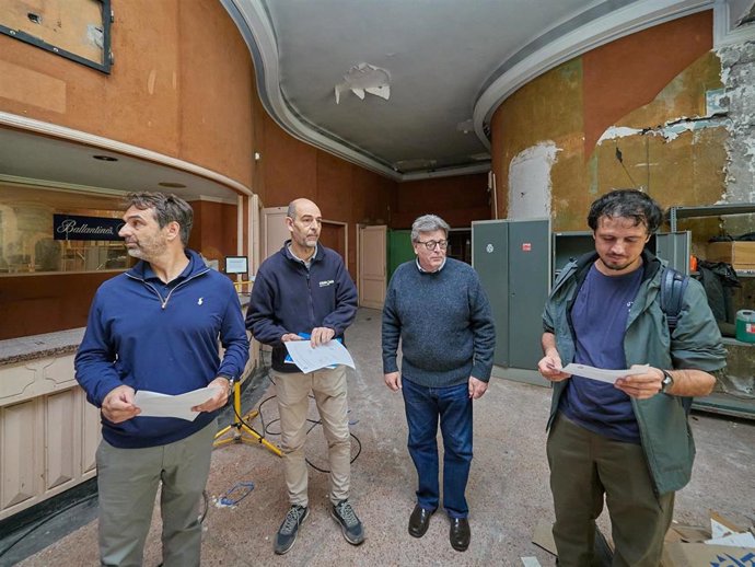 El consejero de Cultura del Cabildo de Tenerife, José Carlos Acha, en una visita durante el inicio de las obras de rehabilitación del Teatro Baudet