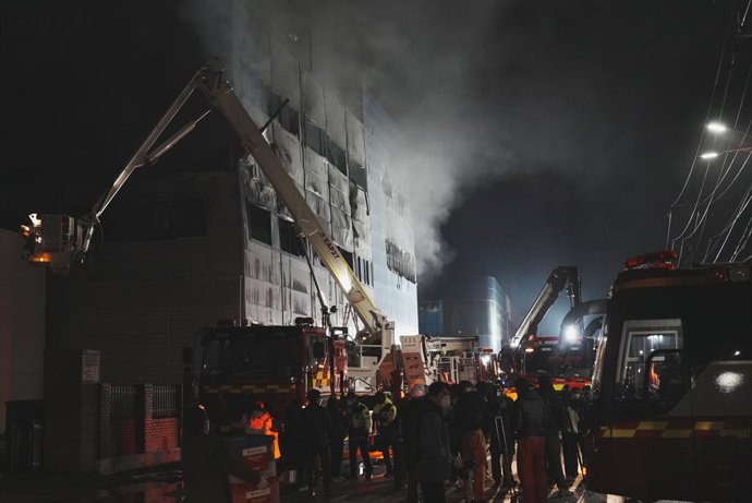 DAEJEON, March 20, 2026  -- Rescuers work at the site of a fire that broke out at an automotive parts manufacturing factory in Daejeon, South Korea, on March 20, 2026. A large-scale fire broke out on Friday in South Korea's automotive parts manufacturing 