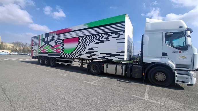 Imagen del camión con suminitros para la población refugiada saharaui en Tindouf