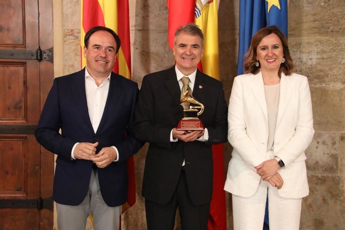 Recepciónen el Palau a Rafael Serrallet