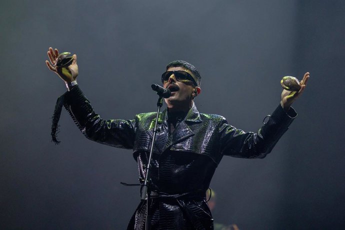 Archivo - El artista, Rodrigo Cuevas, durante su concierto en el Movistar Arena, a 25 de enero de 2025, en Madrid (España). Rodrigo Cuevas es un cantante, compositor, acordeonista, percusionista, DJ y presentador de televisión español. En La Romería, el e