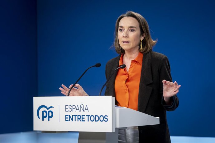 Archivo - La vicesecretaria de Regeneración Institucional del Partido Popular, Cuca Gamarra, en rueda de prensa en Génova en una imagen de archivo.