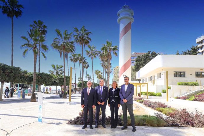 Marbella estrena nuevas instalaciones de turismo e incorpora un Aula del Mar en el faro de la ciudad.