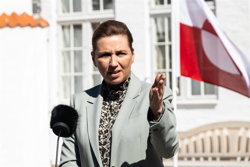 Archivo - La primera ministra de Dinamarca, Mette Frederiksen, durante una visita a Groenlandia