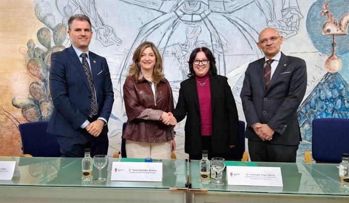 La ULE y la Asociación Profesional de Especialistas en Información han firmado un acuerdo por el que se crea el 'Premio Asociación Profesional de Especialistas en Información al mejor expediente del Grado en Información y Documentación'ñ