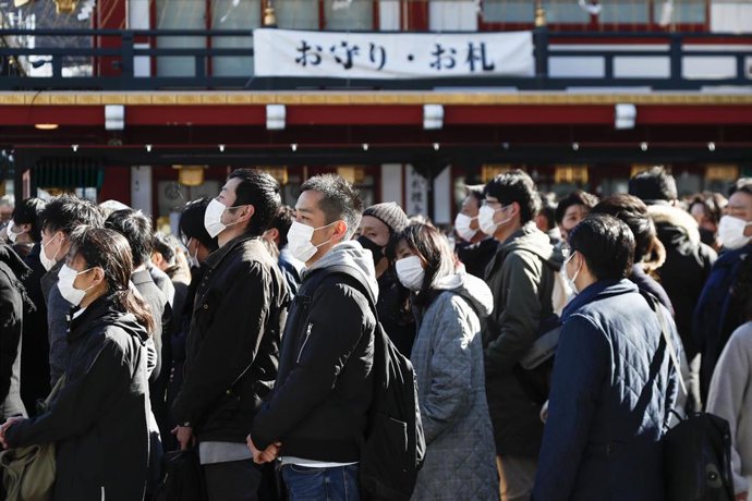 Archivo - Trabajadores japoneses (archivo).