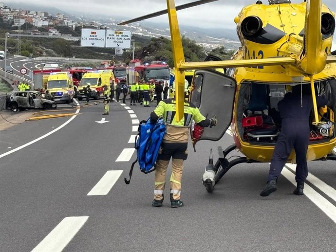 Dispositivo de atención sanitaria en una colisión frontal en Guía de Isora