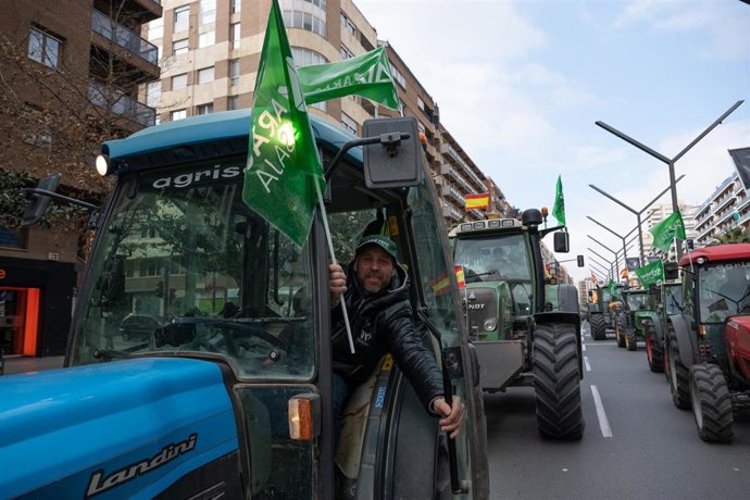 Archivo - Imagen de archivo de una protesta de agricultores en Logroño.