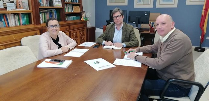 (Desde Izda.) Juana Bolancé, Diego Copé Y Antonio Pachón, Durante La Reunión.