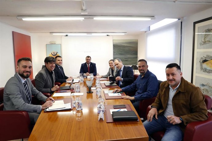 Reunión entre el Principado y los agentes sociales para evaluar las consecuencias de la guerra de Irán en la economía asturiana.
