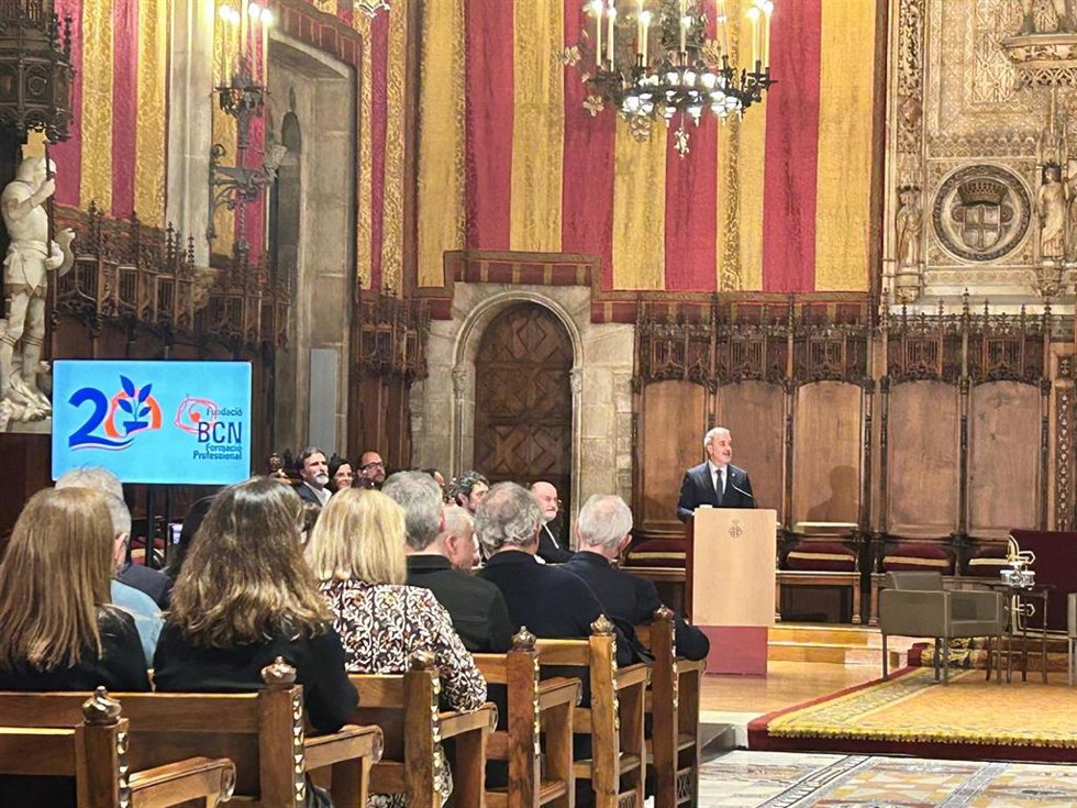 El alcalde de Barcelona, Jaume Collboni, en el acto por el 20 aniversario de la Fundació BCN Formació Professional en el Ayuntamiento