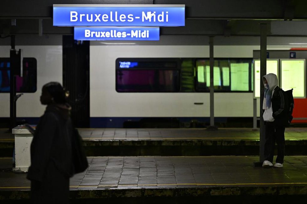 Archivo - Imagen de archivo de la estación Midi (sur) de Bruselas que ha sido evacuada por un aviso de dos paquetes sospechosos.
