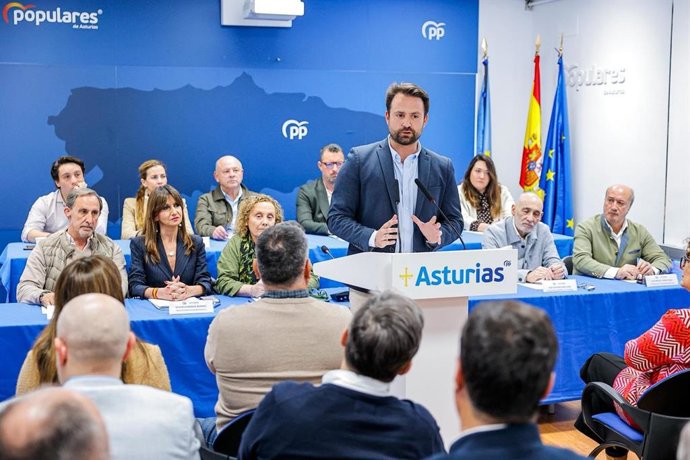 El presidente del PP de Asturias, Álvaro Queipo, durante su intervención este lunes en el CEA.