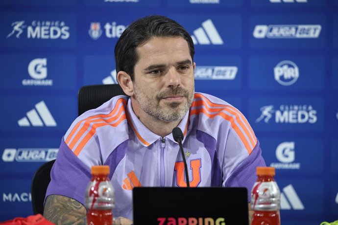 Futbol, Presentacion del entrenador Fernando Gago.  Fernando Gago es presentado como nuevo entrenador de Universidad de Chile, acompanado del Gerente deportivo de Azul Azul Manuel Mayo  Santiago, Chile.  23/03/2026  Diego Martin/Photosport    Football,