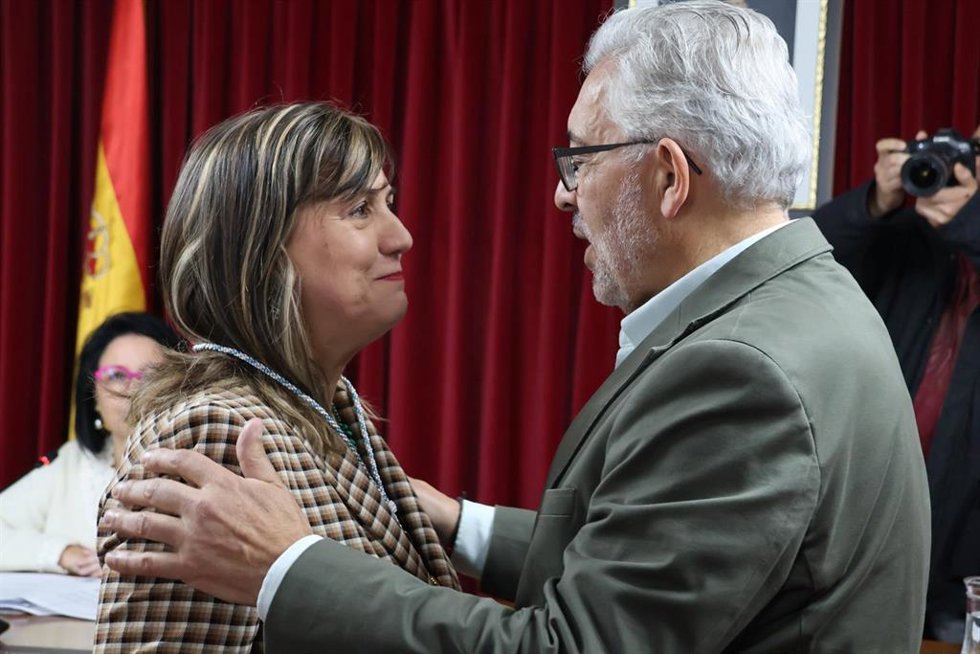 Archivo - El alcalde de Lugo, Miguel Fernández, con la nueva edil María Reigosa