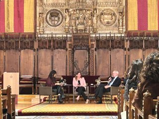 El president del Consell Econòmic i Social (CES), Antón Costas, i la directora del Consorci de la Zona Franca de Barcelona (CZFB), Blanca Sorigué,  en l'acte de celebració dels 20 anys de la Fundació BCN Formació Professional