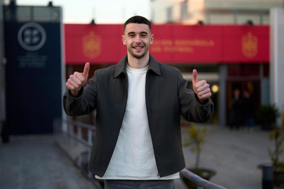 Joan Garcia a su llegada a la concentración de la selección española de fútbol en la Ciudad del Fútbol de Las Rozas