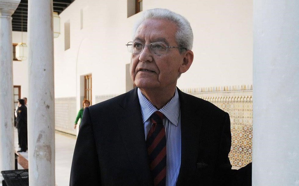 Archivo - El expresidente de la Junta y escritor Rafael Escuredo, en una foto de archivo. 