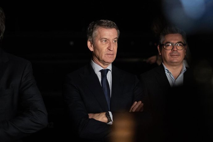 El presidente del Partido Popular, Alberto Núñez Feijóo, durante el desfile de Coosy x Miguel Palacio con motivo de la Mercedes-Benz Fashion Week, en Ifema Madrid, a 20 de marzo de 2026, en Madrid (España).