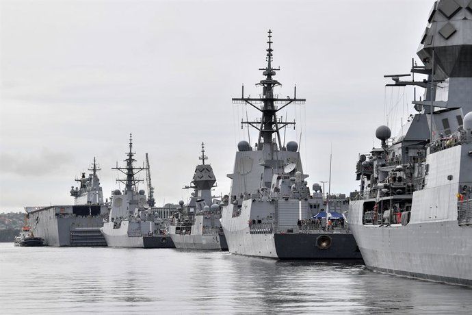 Archivo - Arquivo - Navios da Marinha australiana são vistos em Garden Island, em Sydney, na terça-feira, 20 de fevereiro de 2024. O número de navios de guerra da Austrália mais do que dobrará, chegando a 26 nas próximas décadas, no que está sendo descrit