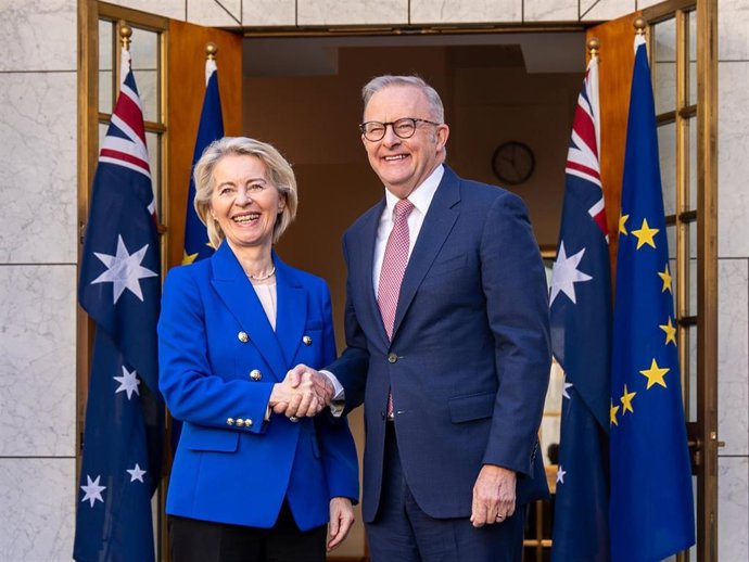 La presidenta de la Comisión Europea, Ursula von der Leyen, y el primer ministro australiano, Anthony Albanese
