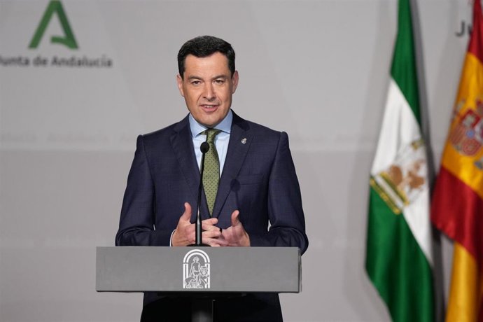 El presidente de la Junta de Andalucía, Juanma Moreno, comparece en el Palacio de San Telmo para anunciar la convocatoria de elecciones autonómicas el 17 de mayo de 2026
