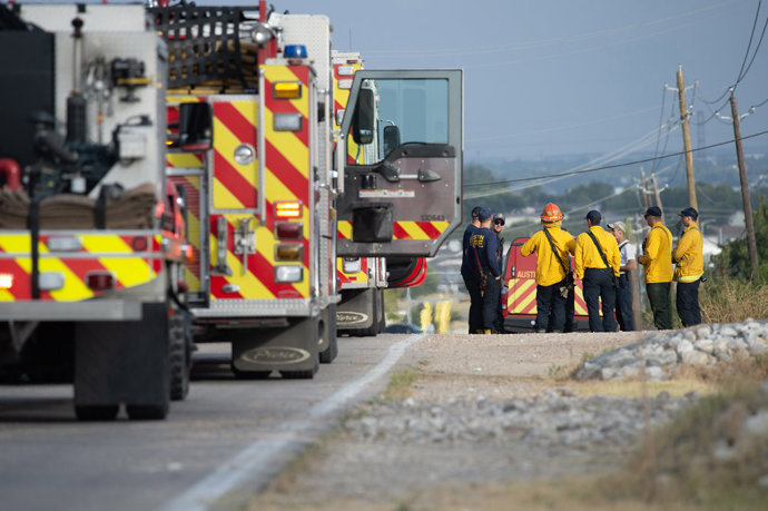 Bomberos de Austin (Texas) llegan a un incendio