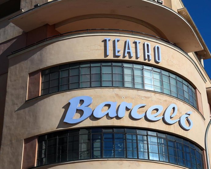 Archivo - Fachada del Teatro Barceló, a 27 de noviembre de 2025, en Madrid (España). 
