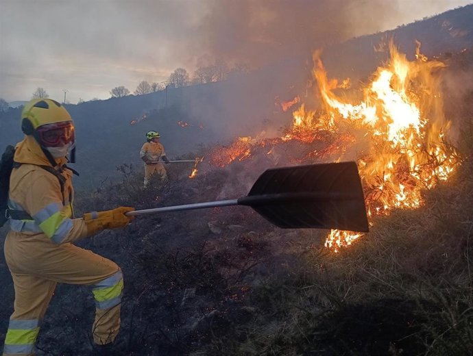 Incendio forestal en Cantabria