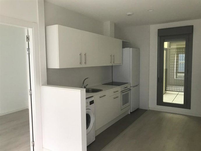 Archivo - Interior de una vivienda. Vista de la cocina