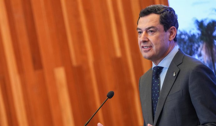 El presidente de la Junta de Andalucía, Juanma Moreno, interviene en el acto oficial de colocación de la primera piedra del Hospital Materno Infantil del Juan Ramón Jiménez de Huelva. A 18 de marzo de 2026 en Huelva (Andalucía, España). 