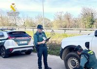 Detenido el trabajador de una empresa por pinchar 13 ruedas a 4 vehículos de otra cercana en un polígono de Bezana