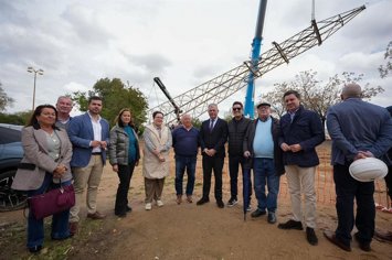 Retirada de la última torre de alta tensión junto al Parque de Miraflores en Sevilla.