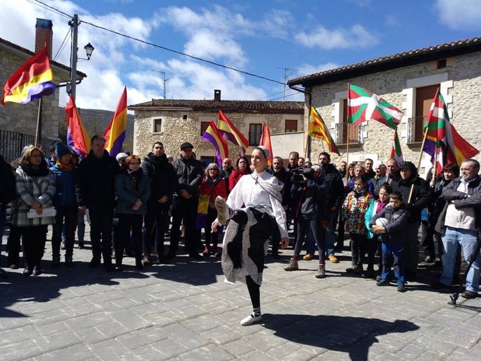 Archivo - Acto de homenaje a las víctimas de los crímenes de Azazeta