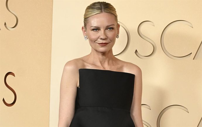Kirsten Dunst se une a Sydney Sweeney en la secuela de La asistenta