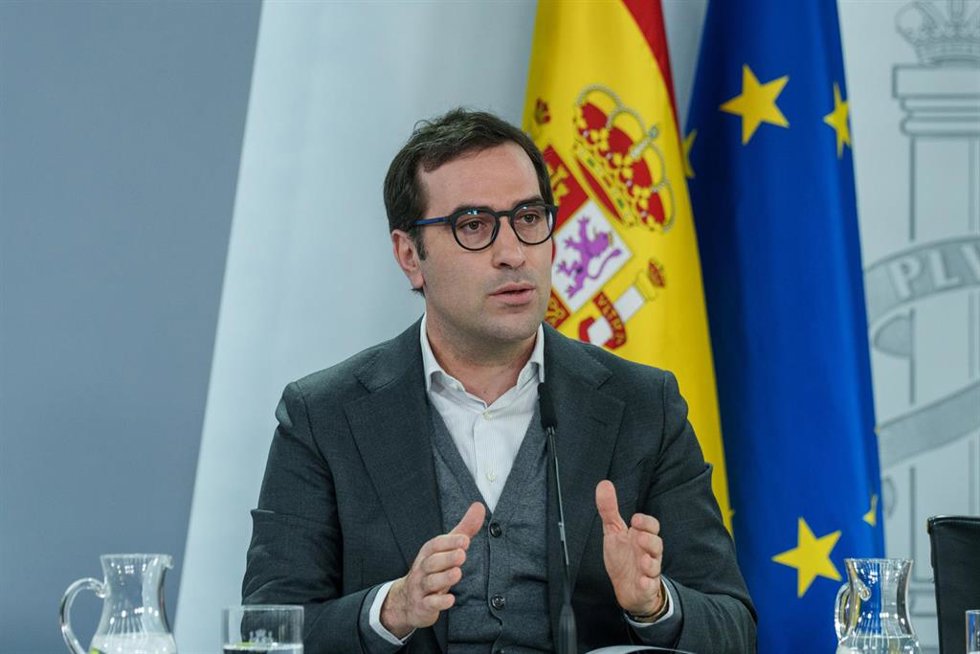 El ministro de Economía, Comercio y Empresa, Carlos Cuerpo, durante una rueda de prensa posterior al Consejo de Ministros, a 17 de marzo de 2026, en Madrid (España).