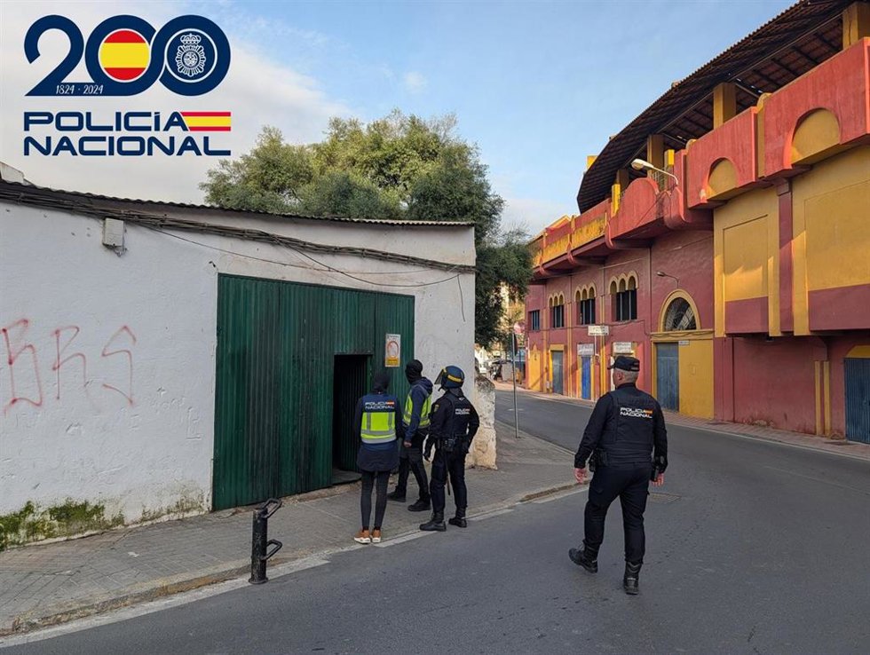 Operación de la Policía Nacional por la que se ha desmantelado otro punto de venta de droga en la calle Ayamonte de Huelva.